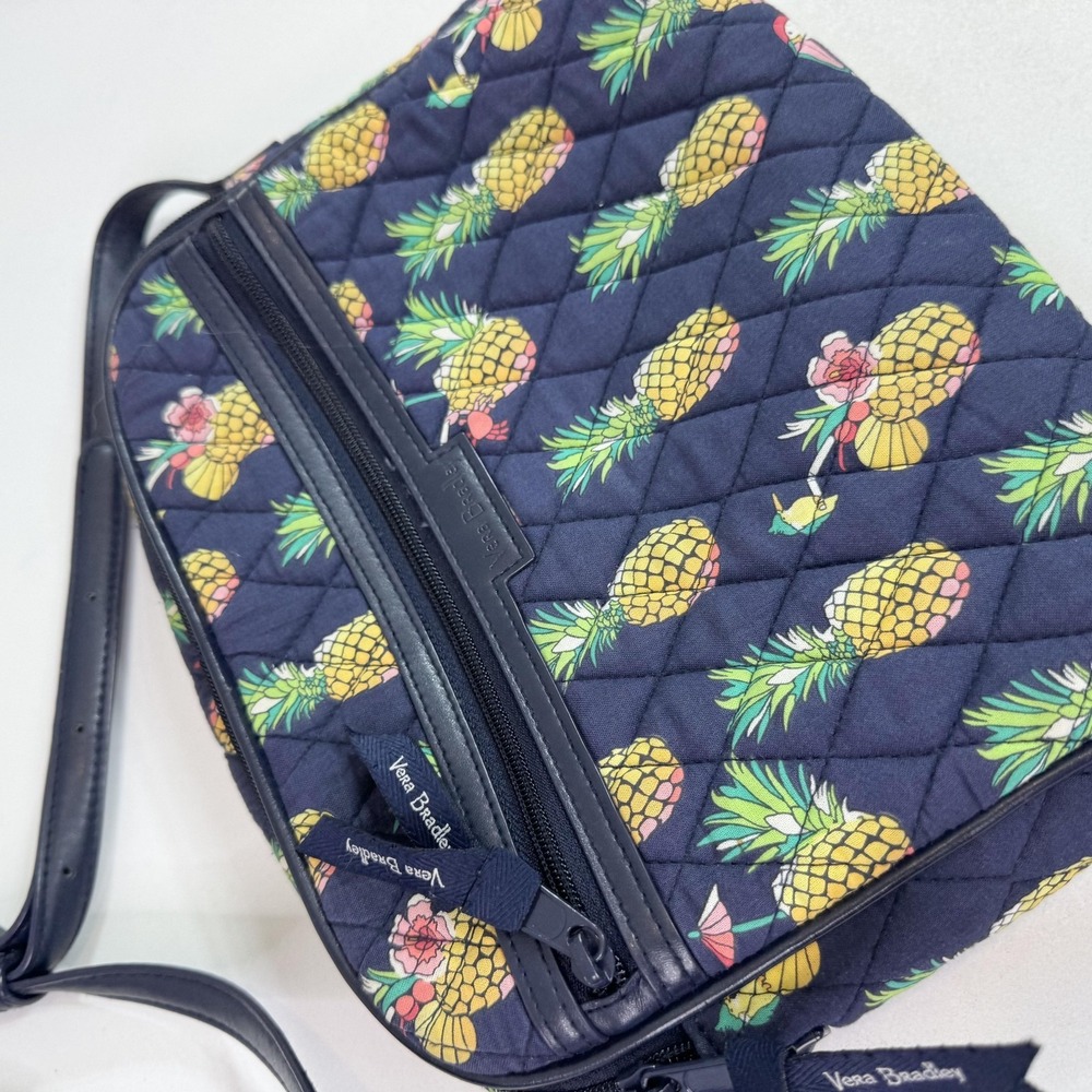 Vera Bradley Crossbody Bag Womens Navy Quilted Pineapple‎ Print Zip Pockets - Picture 2 of 11